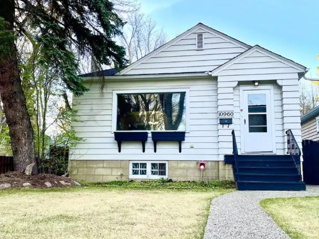 2 BR + FULL BATH + BIG BACKYARD | CLOSE TO UNIVERSITY, GROCERIES, WORK, TRANSIT