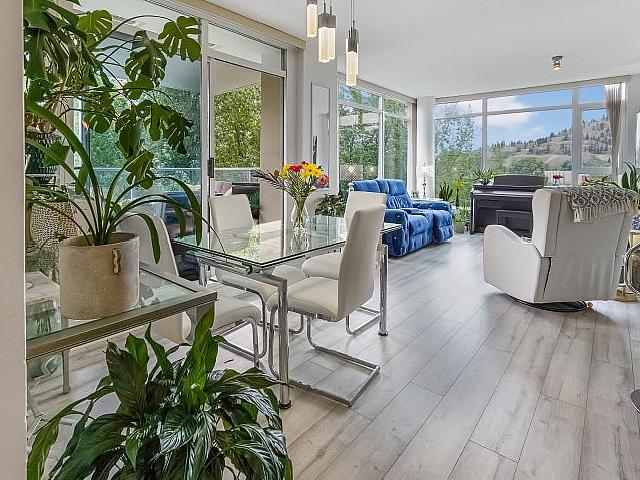 2 Br 2 Bth Den Condo Kelowna Downtown Waterscapes 1185 Sq Ft