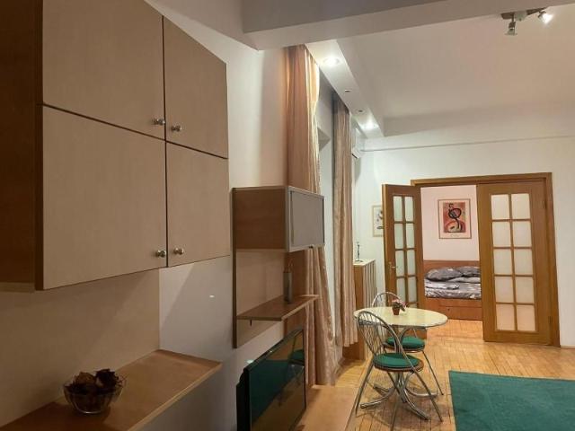 2 camere Universitate_Intercontinental, stradal