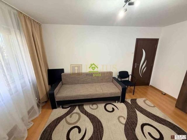2 camere| vis a vis de Spitalul Judetean| centrala proprie|