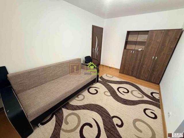 2 camere| vis a vis de Spitalul Judetean| centrala proprie|