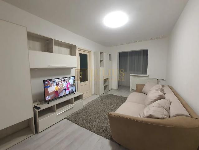 2 camere| zona Spitalul Județean| Liviu Rebreanu| balcon|