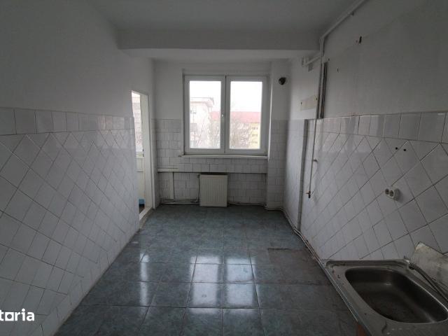 Vând apartament 2 camere în Hunedoara, zona Bld. Dacia Supeco, etaj 3