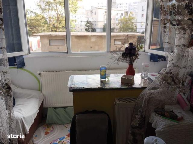 Vand apartament de 2 camere semidecomandat