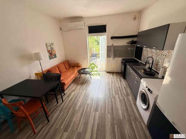 2 camere| apartament la casa curte comuna| loc de parcare| centrala proprie|