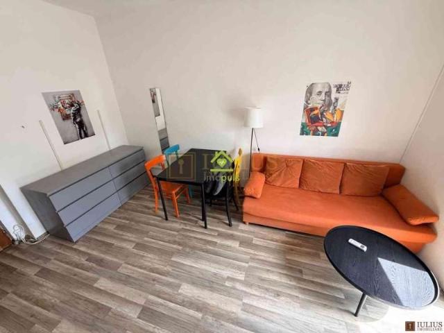 2 camere| apartament la casa curte comuna| loc de parcare| centrala proprie|