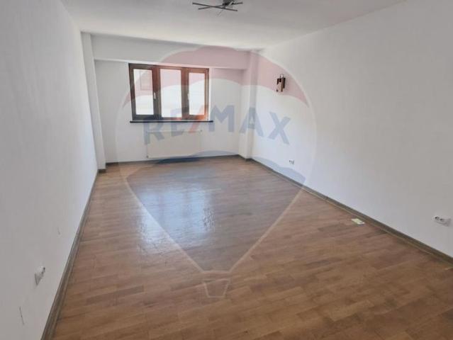 2 camere, central, A.I Cuza ideal pentru firmă, liber
