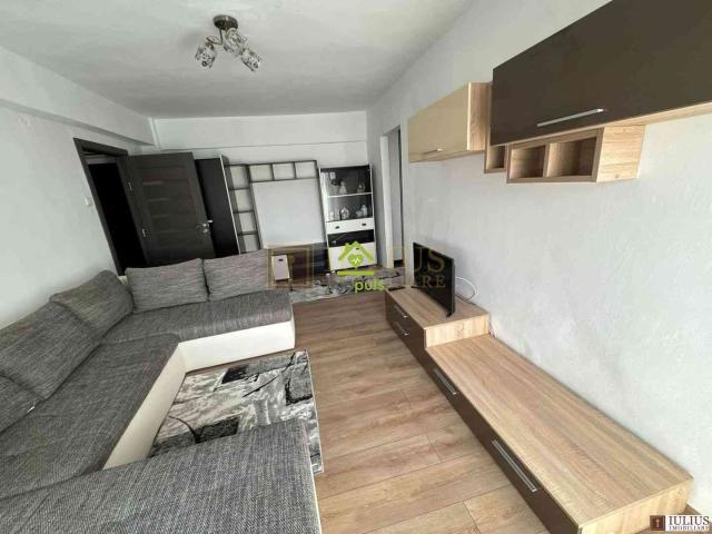 2 camere| cladire istorica| vis a vis de Catedrala| camere spatioase|