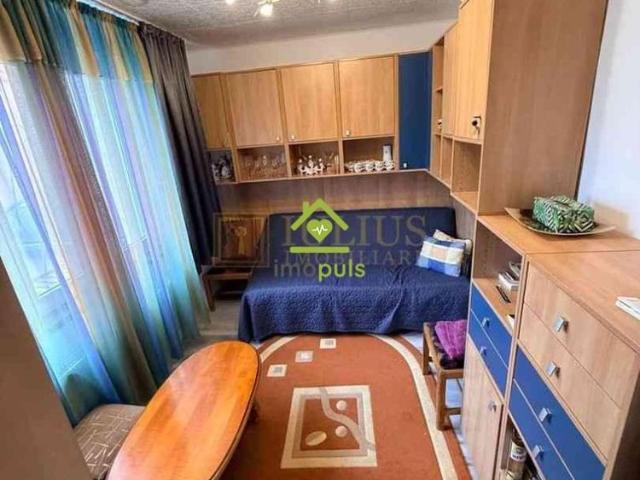 2 camere| curte comuna cu 3 apartamente| centrala proprie| zona aradului|