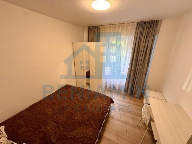 2 camere decomandat parter mobilat utilat centru.