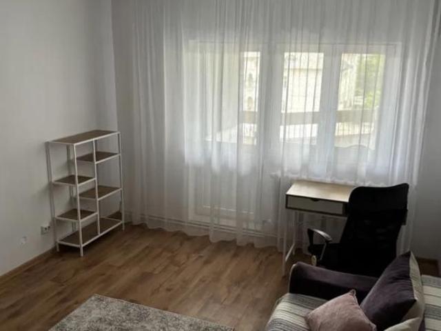 2 camere, decomandat, 54 mp, de inchiriat apartament in zona Centru, Banca Transilvania, Cod 162583