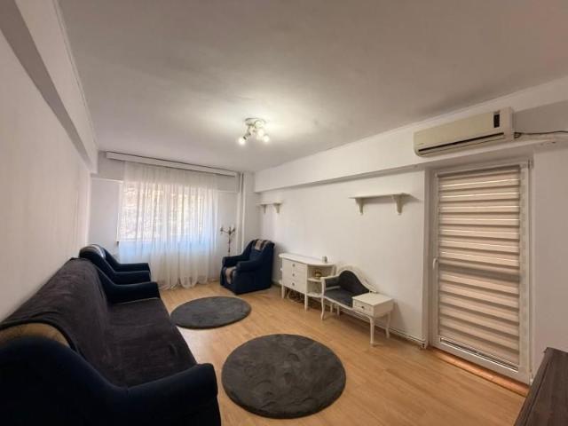 2 camere decomandate, foarte spatios, centrala termica proprie, AC, Calea Bucuresti Piata Centrala