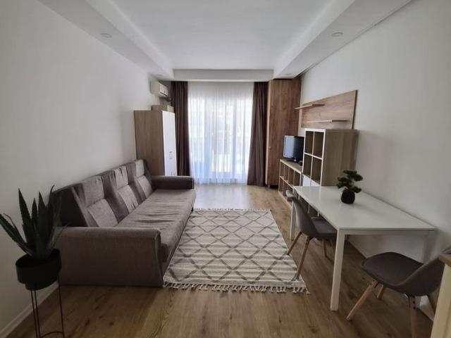 2 camere in Cosmopolis