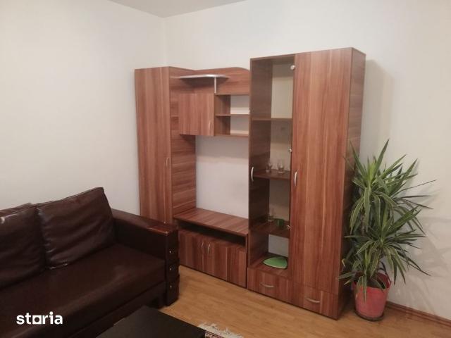 2 camere la curte Stefan Cel Mare