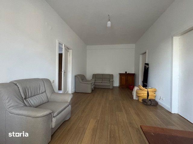 2 camere Magheru, Carturesti