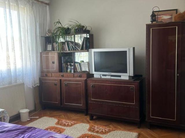 2 camere pe T, Vladimirescu