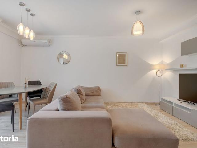2 camere plus birou ! Loc parcare inclus.View placut
