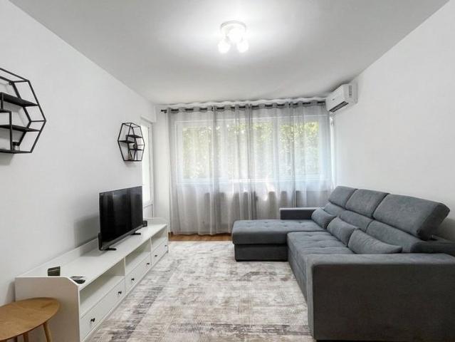 2 camere,Prima inchiriere si renovat,etaj 5/10,1 minut de Me