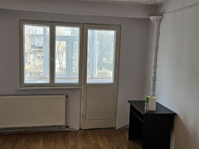 2 camere semidecomandat zona Milcov
