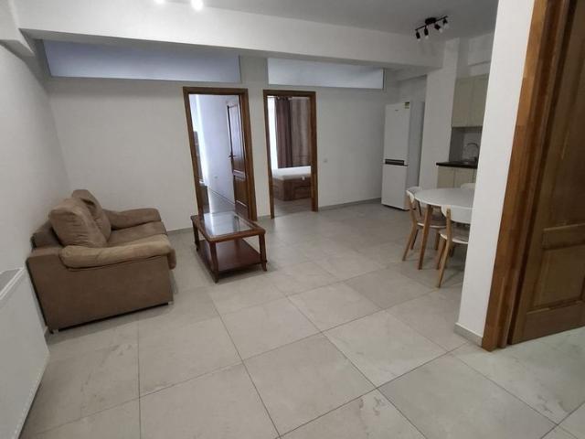 2 camere separate plus living cu bucătărie Zona Calea Baciului