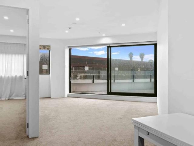 2 CARPARKS DECK TENNIS COURT POOL