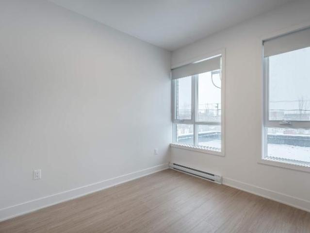 2 CH 1 SDB Montréal $2,400 /mo