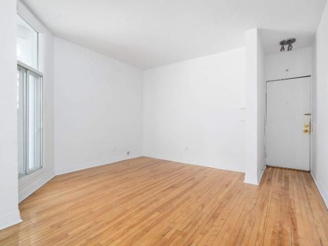 2 CH 1 SDB Westmount $1,999 /mo