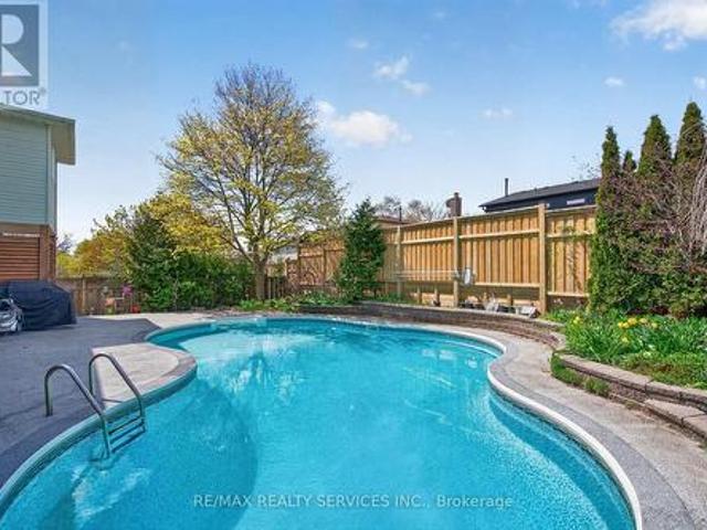 2 Dunbar Drive, Whitby, ON, L1N 6R7 house for sale | Listing ID E13121 | Royal LePage