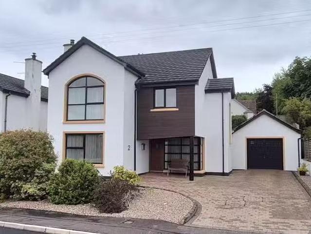2 Dunhugh Manor