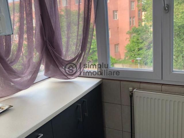 2 decomandate, etaj 2/4, centrala termica, Str Spania 120 000 Euro