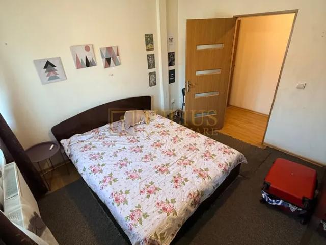 2 dormitoare| mansarda inalta| Dambovita langa Lidl| centrala proprie|