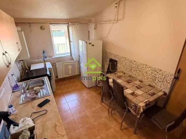 2 dormitoare| mansarda inalta| Dambovita langa Lidl| centrala proprie|