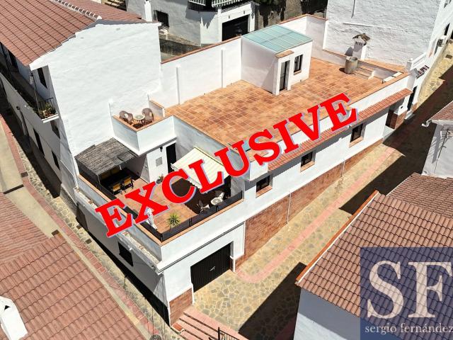2 Dormitorios dobles uno con baño en suite | Baño con bañe. 96m² Cómpeta