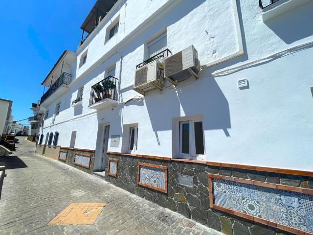 2 Dormitorios dobles | Dormitorio individual con baño en su. 94m² Cómpeta