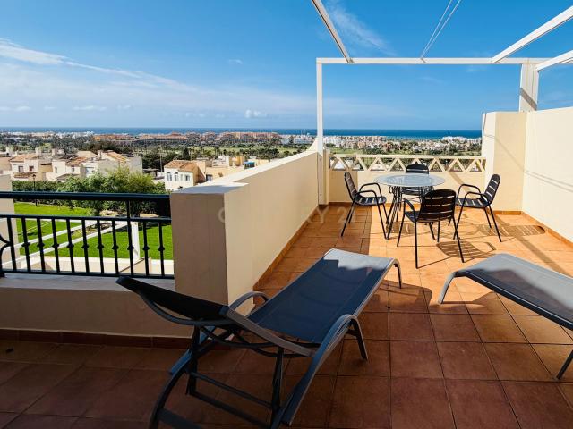 2 dormitorios | 2 baños | Terraza con vistas al mar · golf · atardeceres