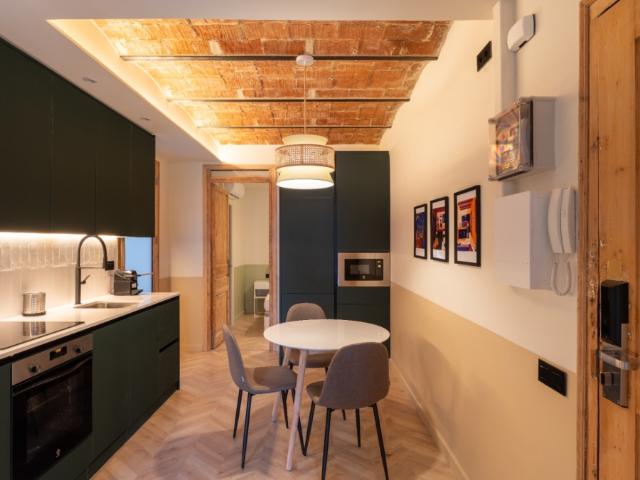 2 Double Bedroom Apartment with Catalan Features in Poble Sec