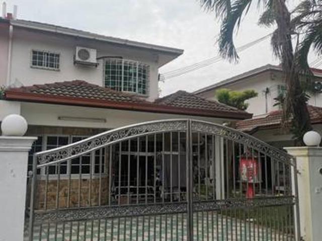 2 double storey house for sale Pinggiran Putra Seri Kembangan end lot