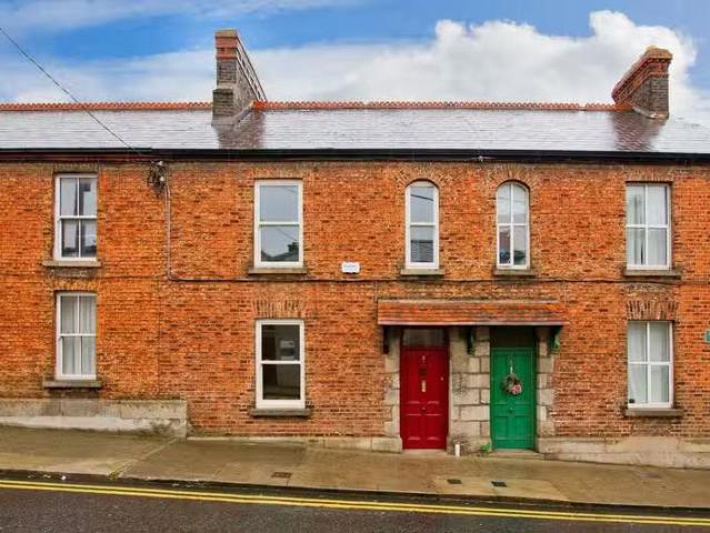 2 Eagle Terrace, Dundrum, Dublin 14, D14H6Y9 is for sale