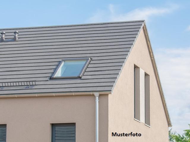 2 Familien oder 2 Generationenhaus mit 3 Garagen