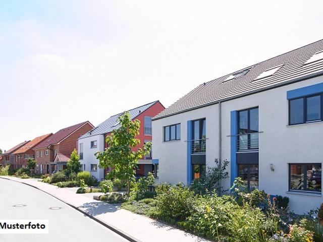 2 Familien Doppelhaushälfte nebst Garten und Garage
