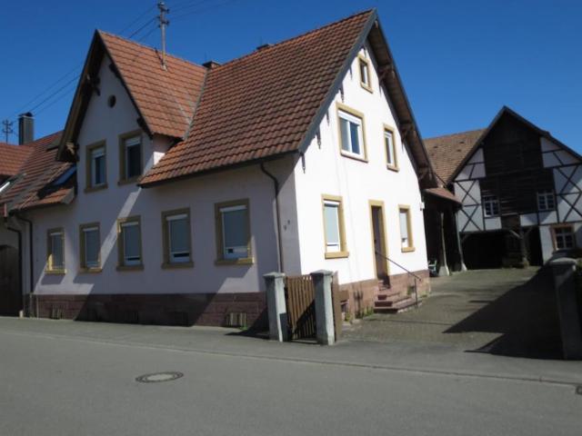 2 Familien Haus Bauernhof mit grosser Scheune und Nebengebäuden