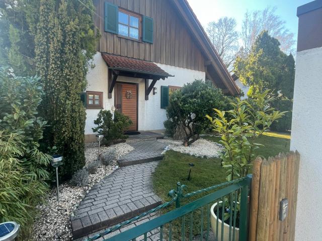 2 Familienhaus Einfamilienhaus für eine große Familie in Eichenau