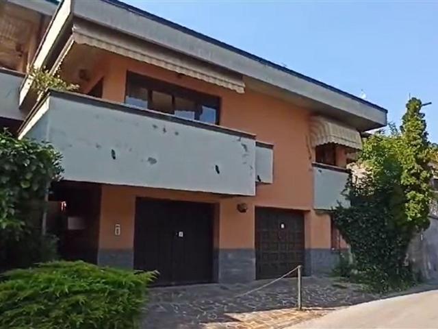 2 Familienhaus im Dorfkern an sehr ruhiger, sonniger Aussichtslage / casa bifamilare nel nucleo molto tranquilla, soleggiata, bella vista