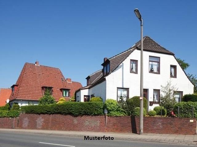 2 Familienhaus mit Balkon