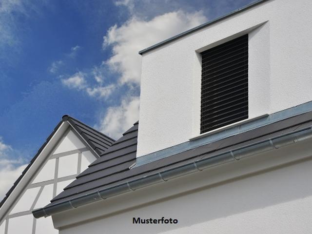 2 Familienhaus mit Garten, Garage und Stellplatz