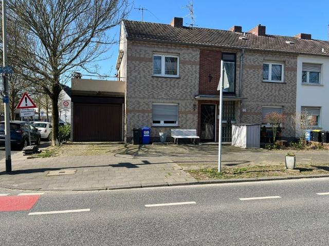 2 Familienhaus mit Garten und Garage im Herzen Rheindahlens