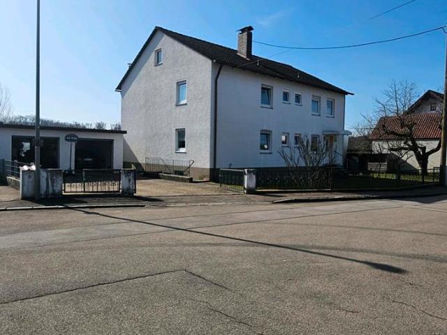 2 Familienhaus mit großem Garten provisionsfrei in Sehensand