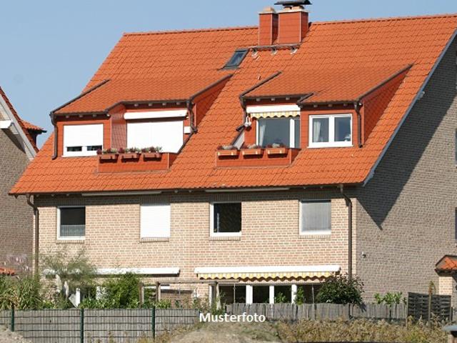2 Familienhaus mit Doppelgarage und Lagergebäude vielseitig nutzbar