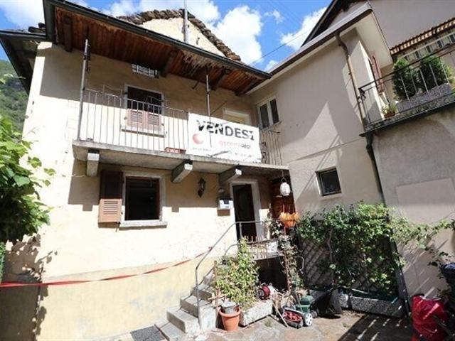 2 Familienhaus mit schönem Aussenbereich / Zweifamilienhaus mit großem Innenhof