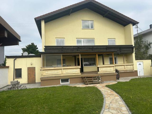 2 Familienhaus mit Pool und Outdoorküche/Poolhaus Garage für 3 Autos SOFORT VERFÜGBAR DACHBODEN AUSBAUBAR
